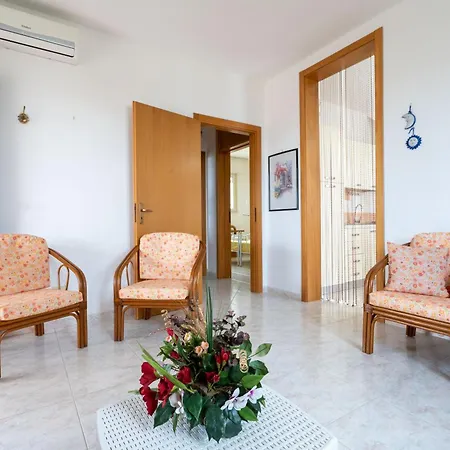 Holiday home L'attico Di Romolo A 150 Mt Dal Mare San Pietro in Bevagna