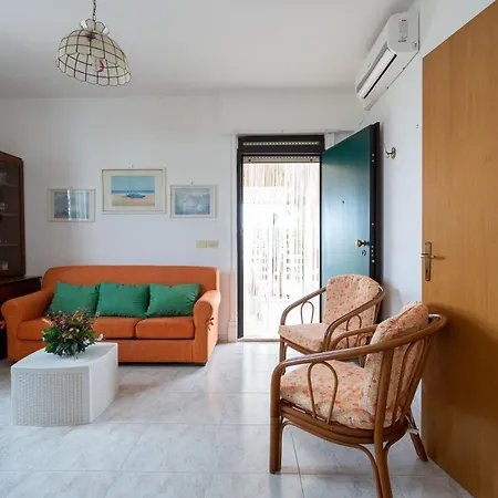 L'attico Di Romolo A 150 Mt Dal Mare Holiday home *